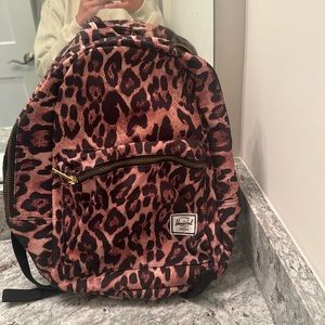 Leopard Herschel backpack perfect for your everyday needs. Brand new never used.